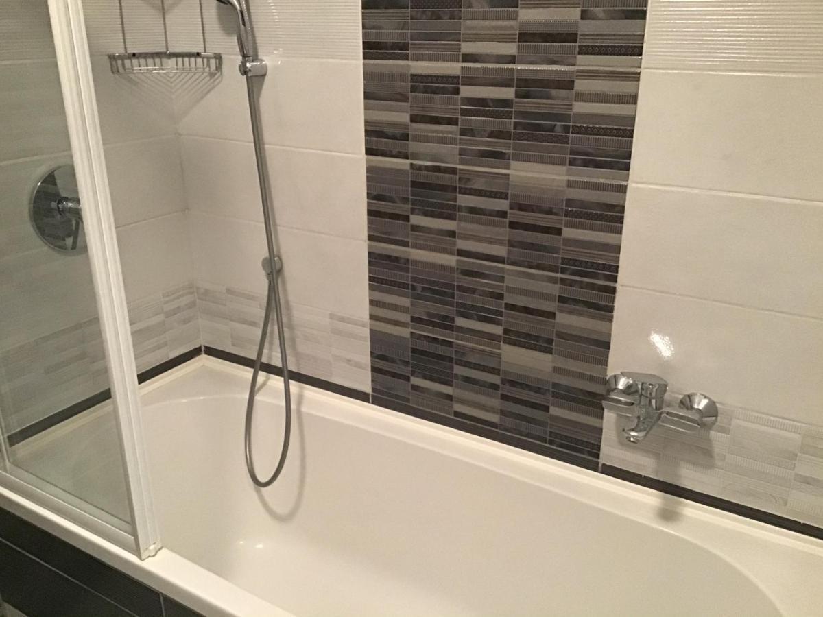 Family Wellness Apartman Hajduszoboszlo Bagian luar foto