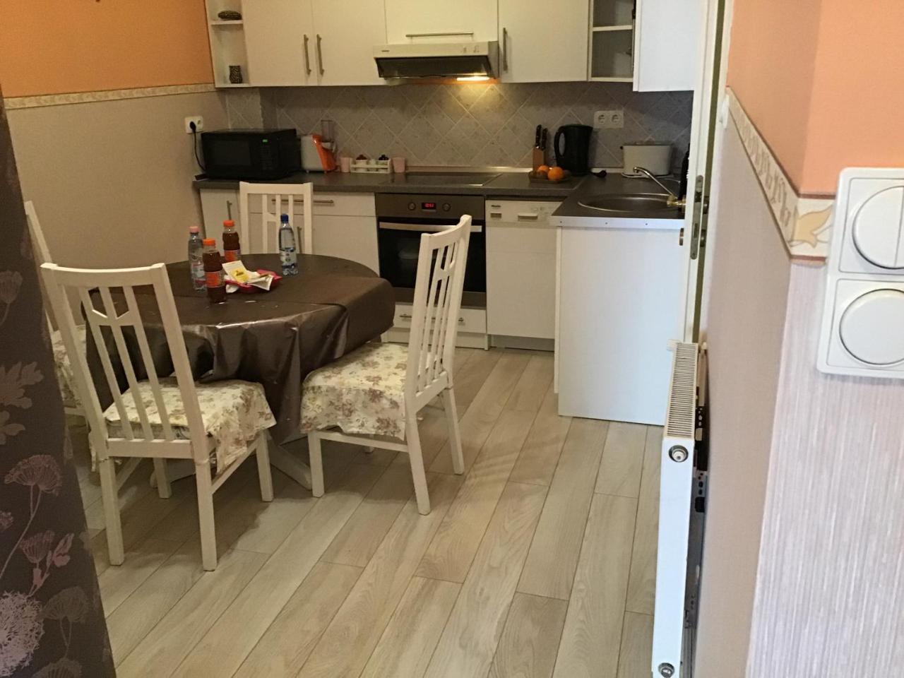 Family Wellness Apartman Hajduszoboszlo Bagian luar foto